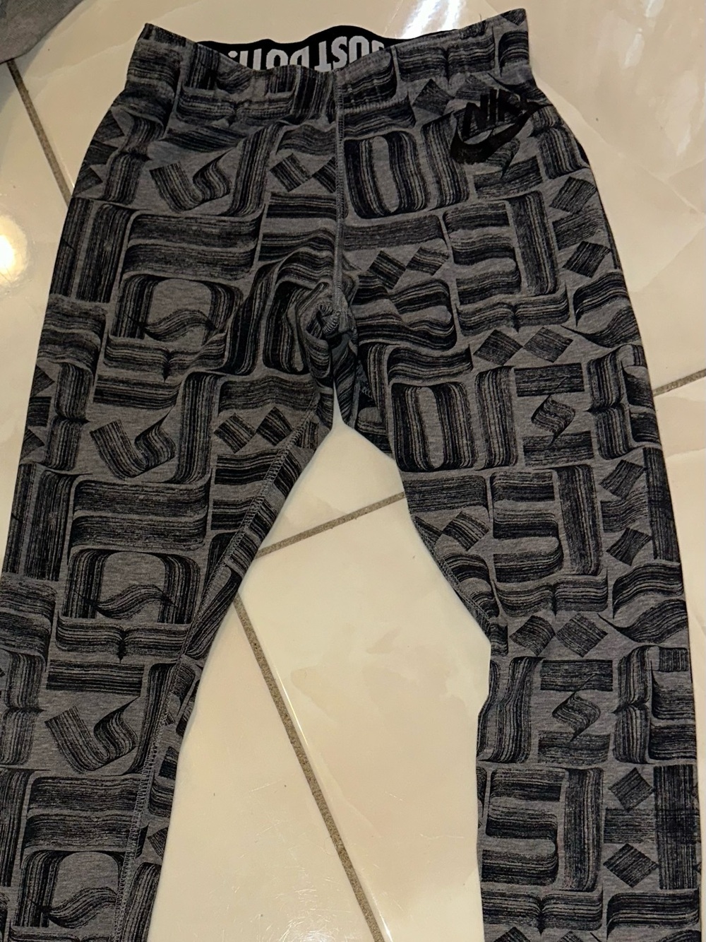 Nike Kids Gray & Black Patterned Leggings